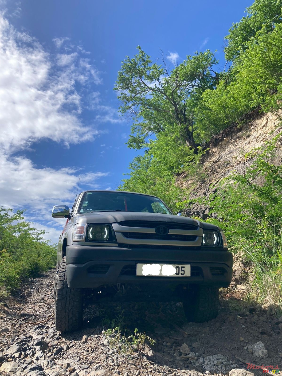 2005' Toyota Hilux photo #1