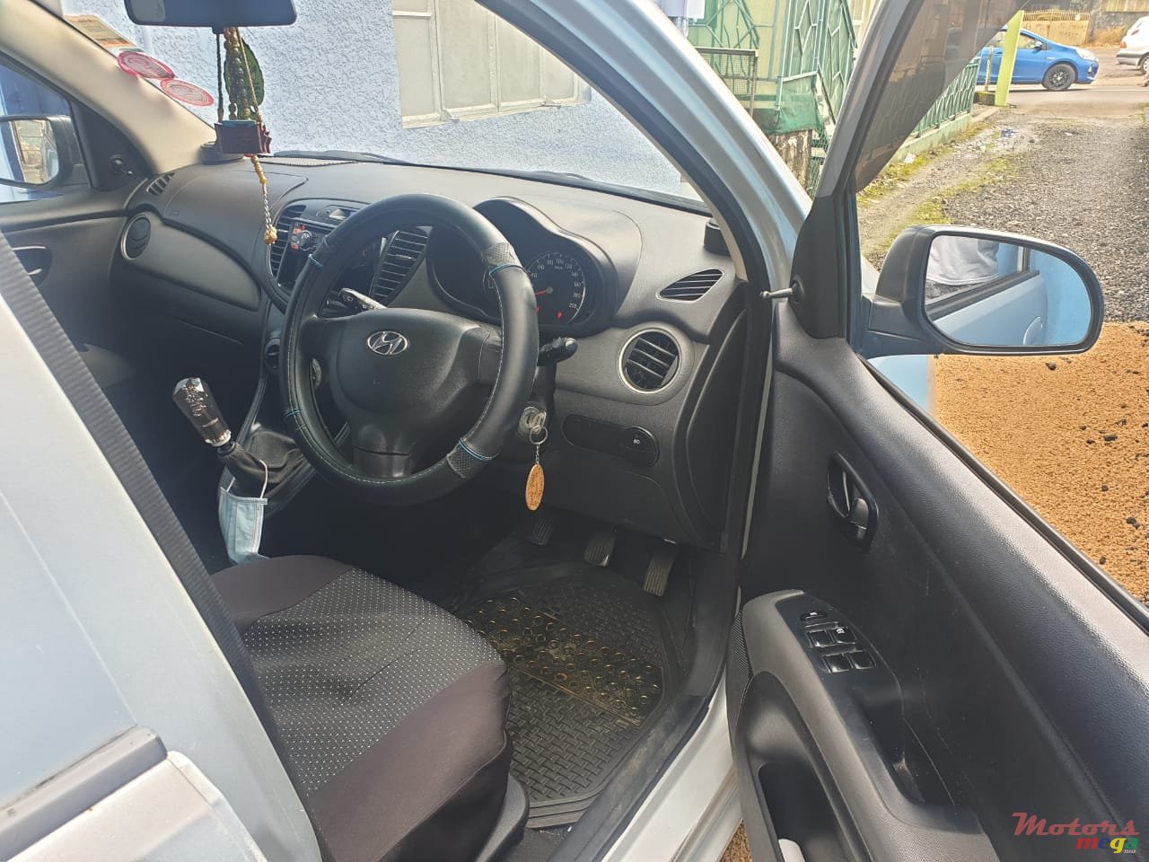 2011' Hyundai i10 Customised headlights photo #4