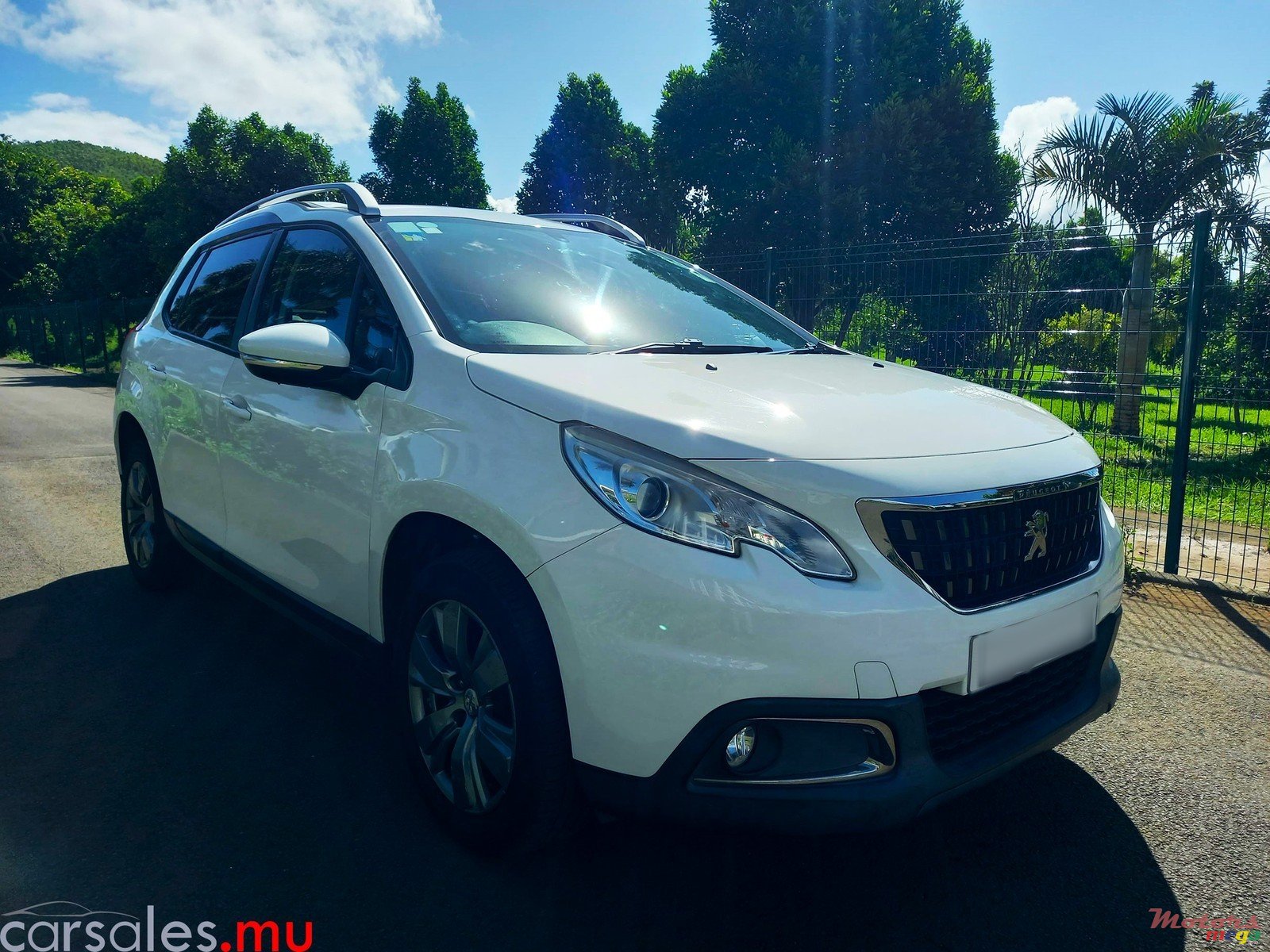 2017' Peugeot 2008 1.2T Puretech photo #2