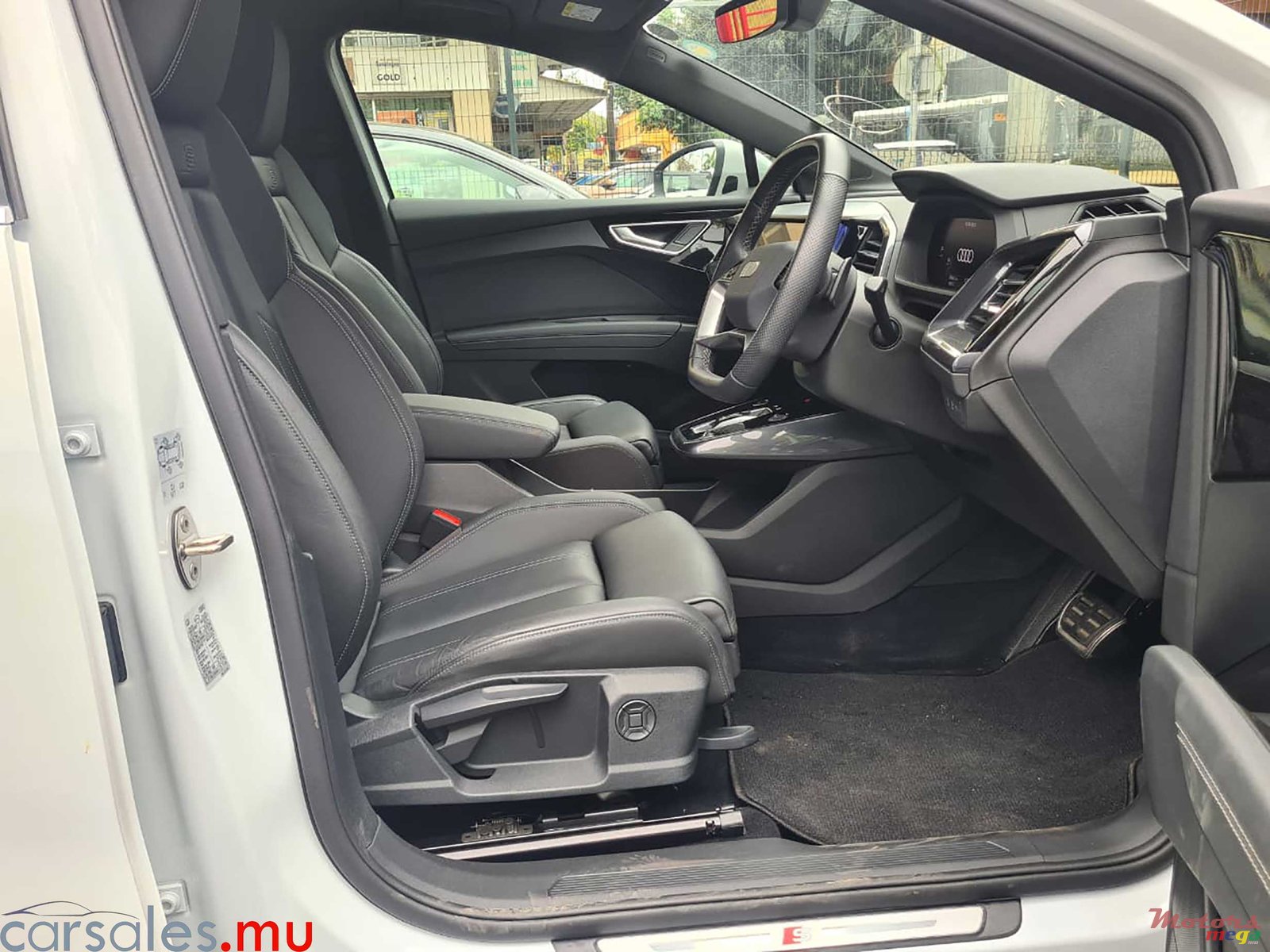 2023' Audi Q4 S Line photo #5