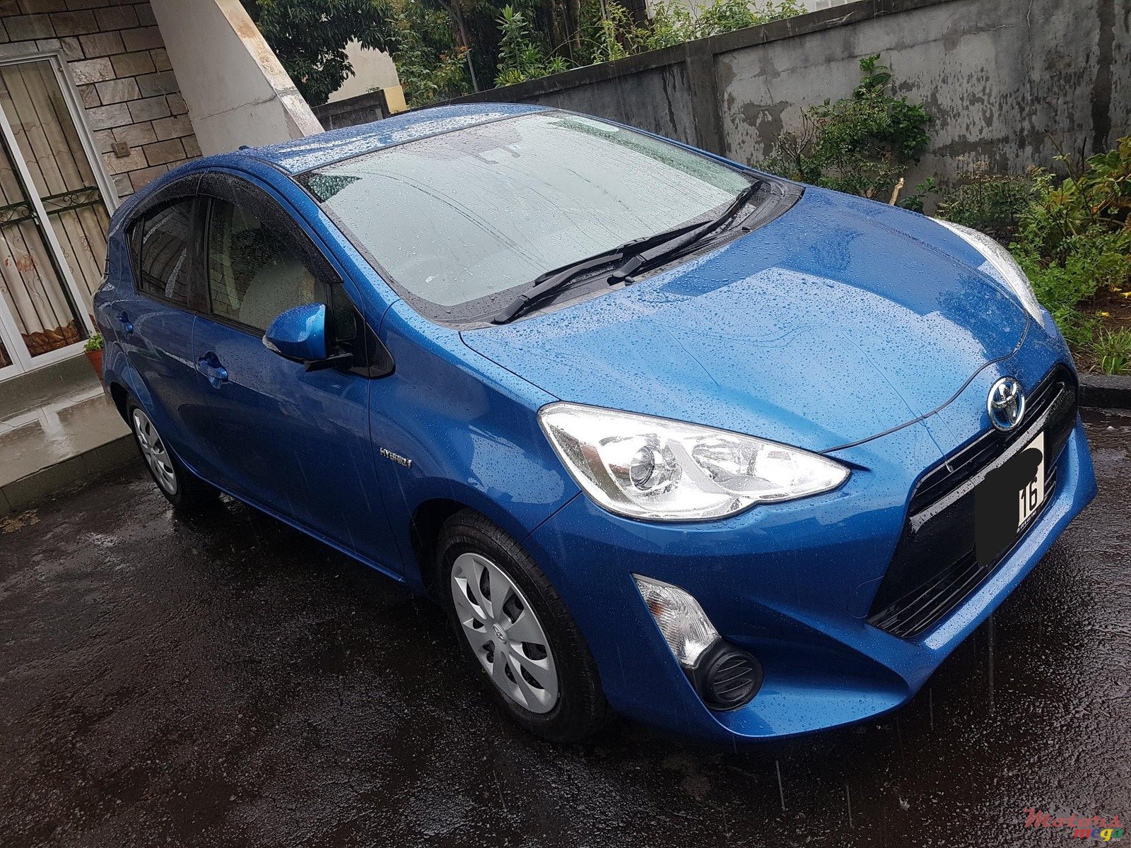 2016' Toyota Aqua photo #1