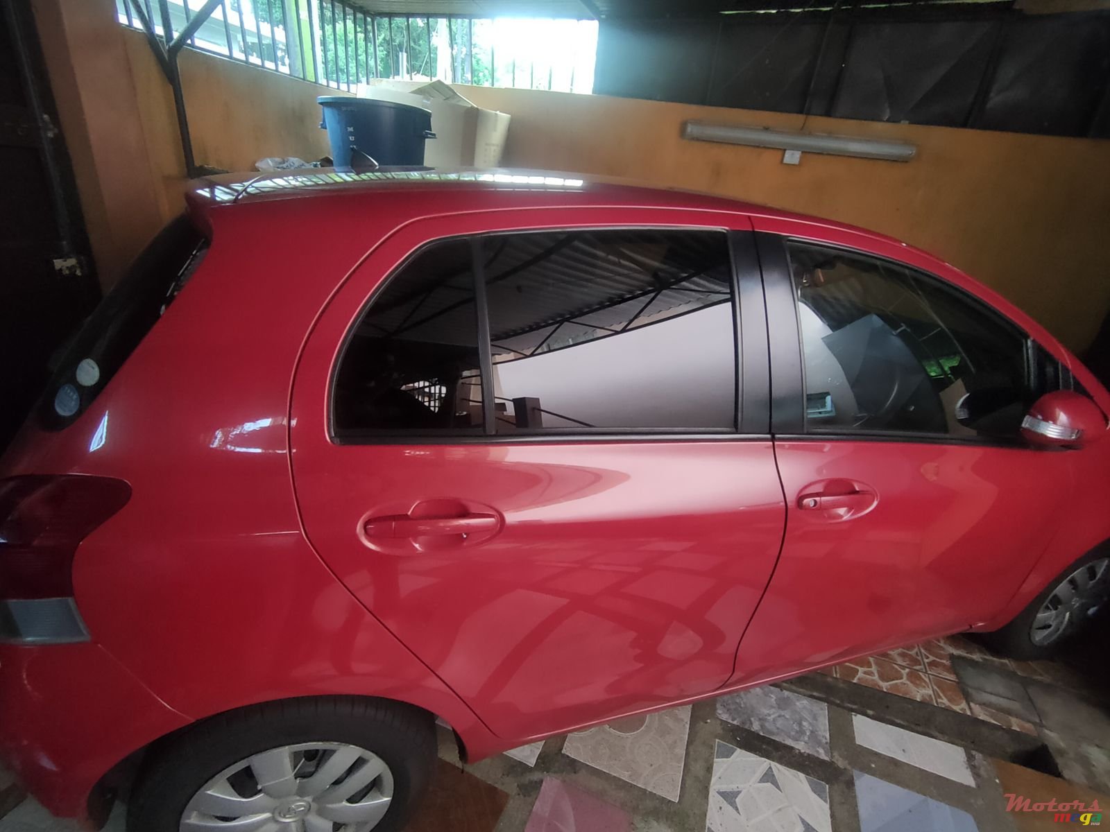 2011' Toyota Vitz photo #4