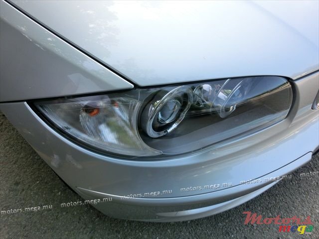 2010' BMW 1 Series photo #7