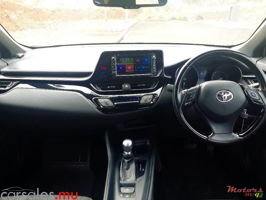 2017' Toyota C-HR 1.2 photo #5