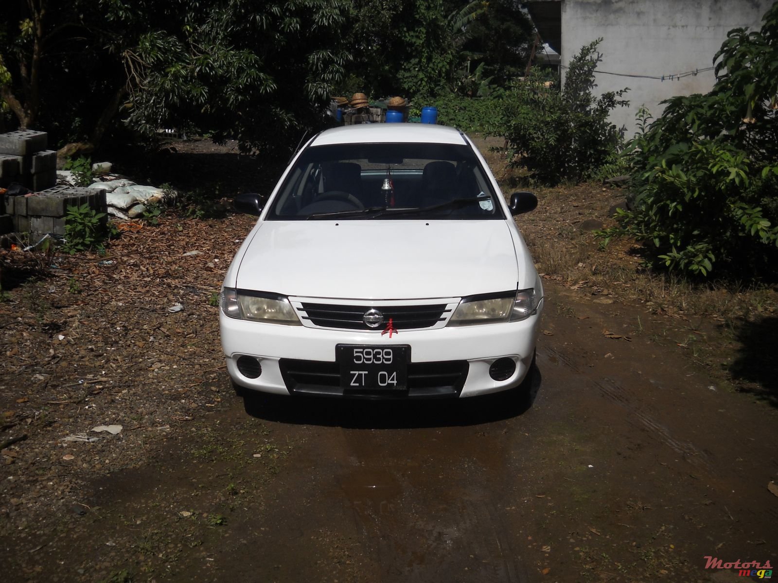 2004' Nissan Nissan AD Van photo #1