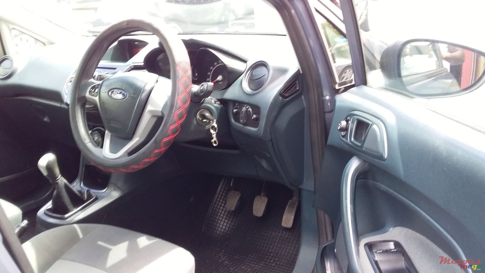 2012' Ford Fiesta photo #3