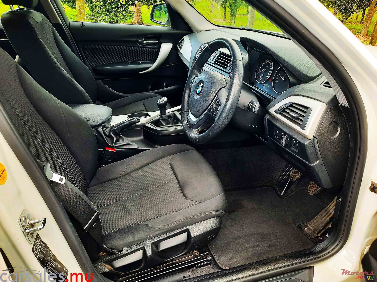 2012' BMW 116 1.6 Hatchback photo #6