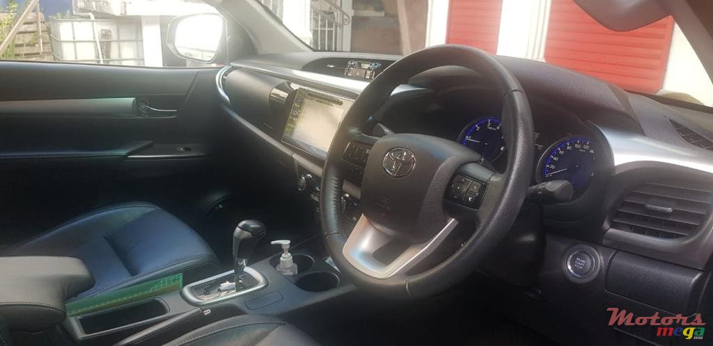 2017' Toyota Hilux photo #6