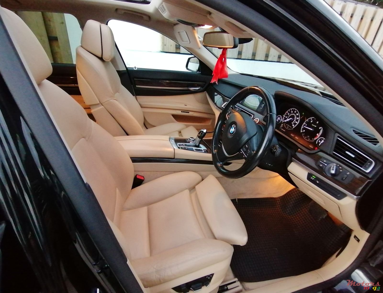 2009' BMW 7 Series 730D photo #4