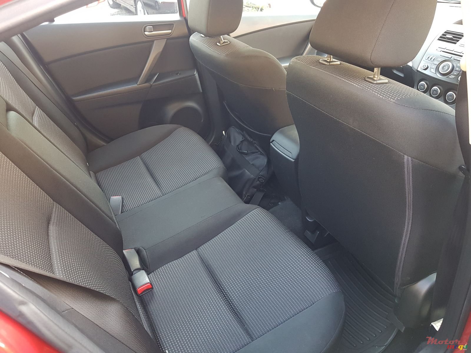 2013' Mazda 3 photo #4