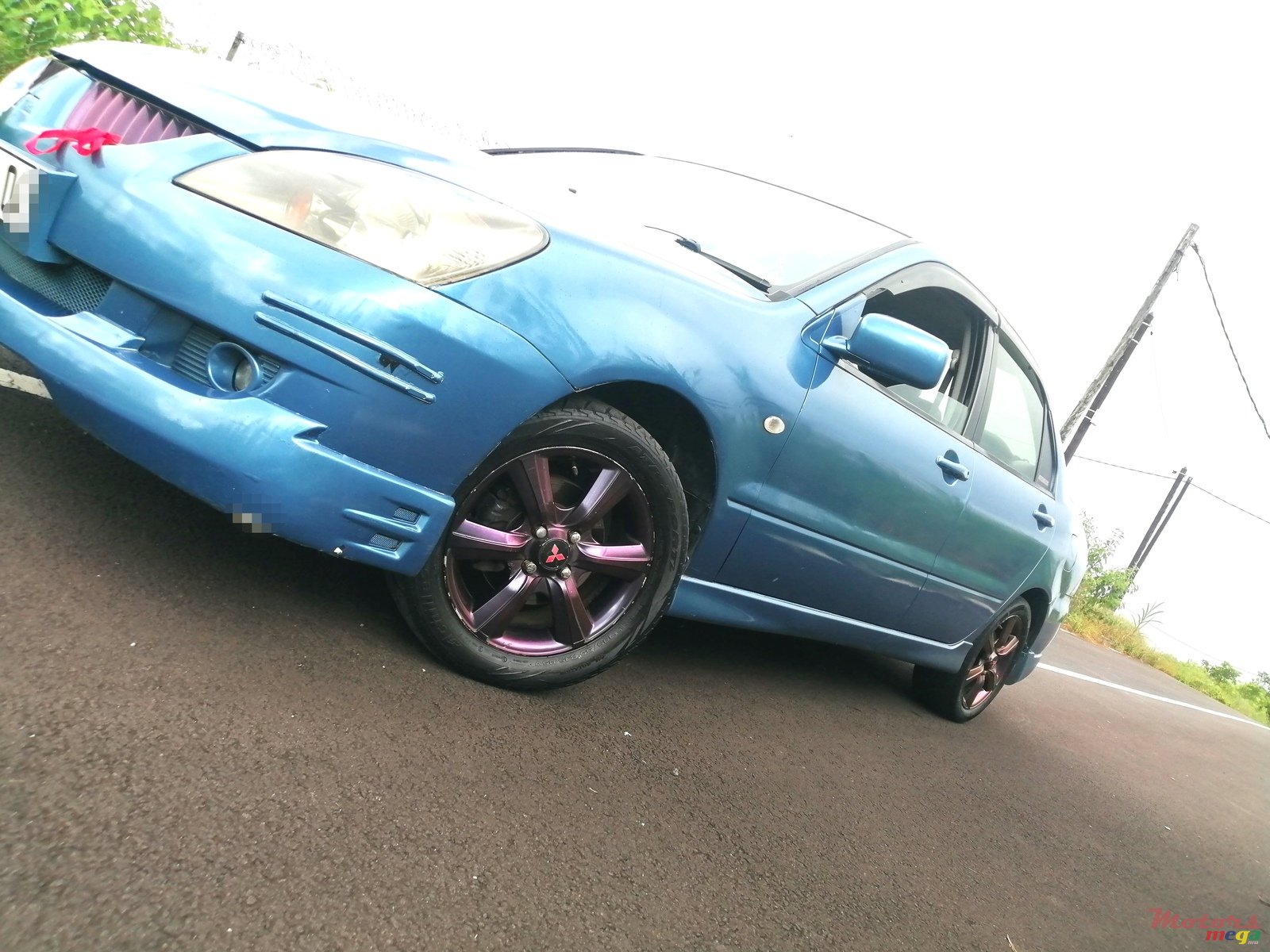 2004' Mitsubishi Lancer photo #2