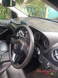 2013' Mercedes-Benz B-Class photo #2