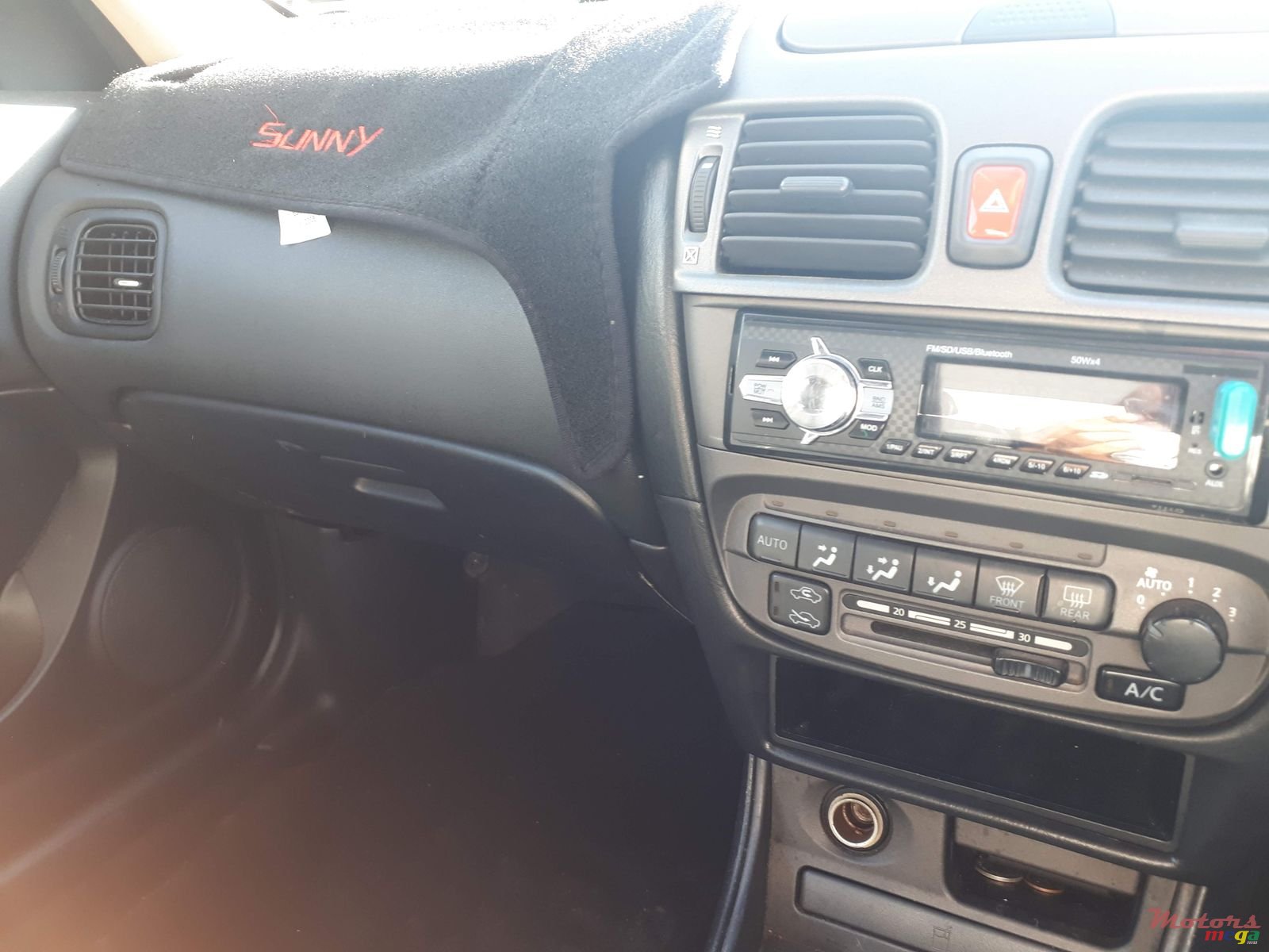 2005' Nissan Sunny photo #2