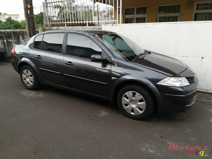 2008' Renault Megane photo #3