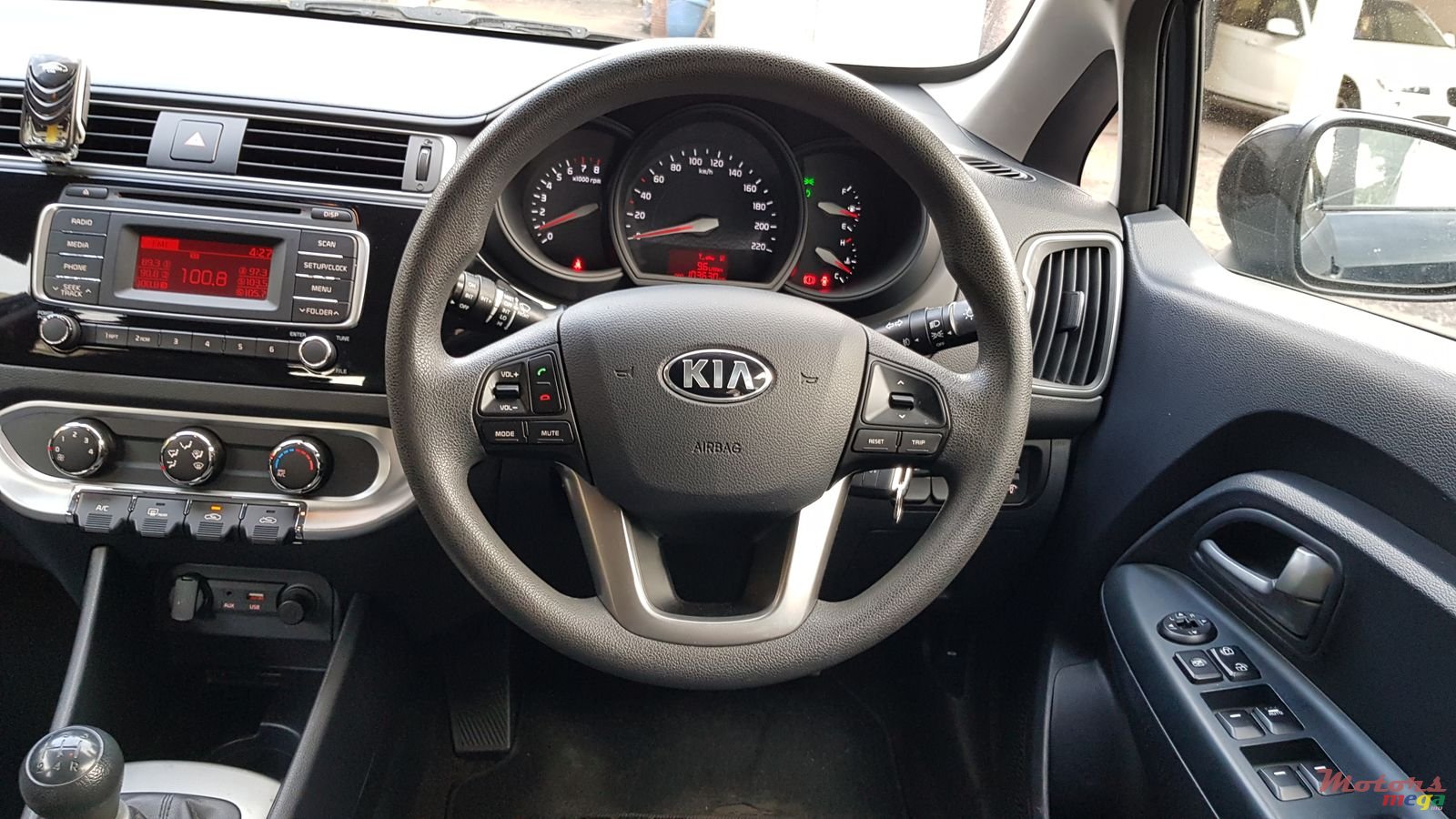2015' Kia Rio photo #5