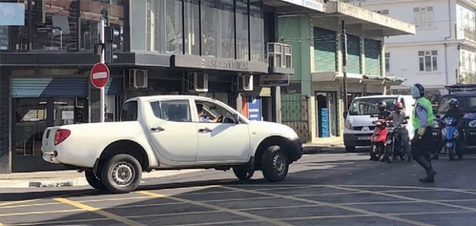 Signalisation routière à Port-Louis : Un contresens déroutant