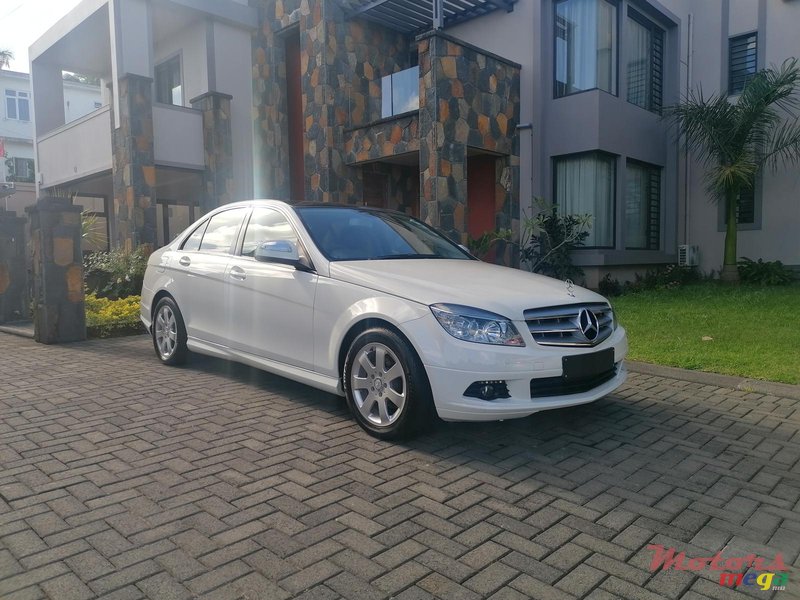 2009' Mercedes-Benz C-Class photo #1