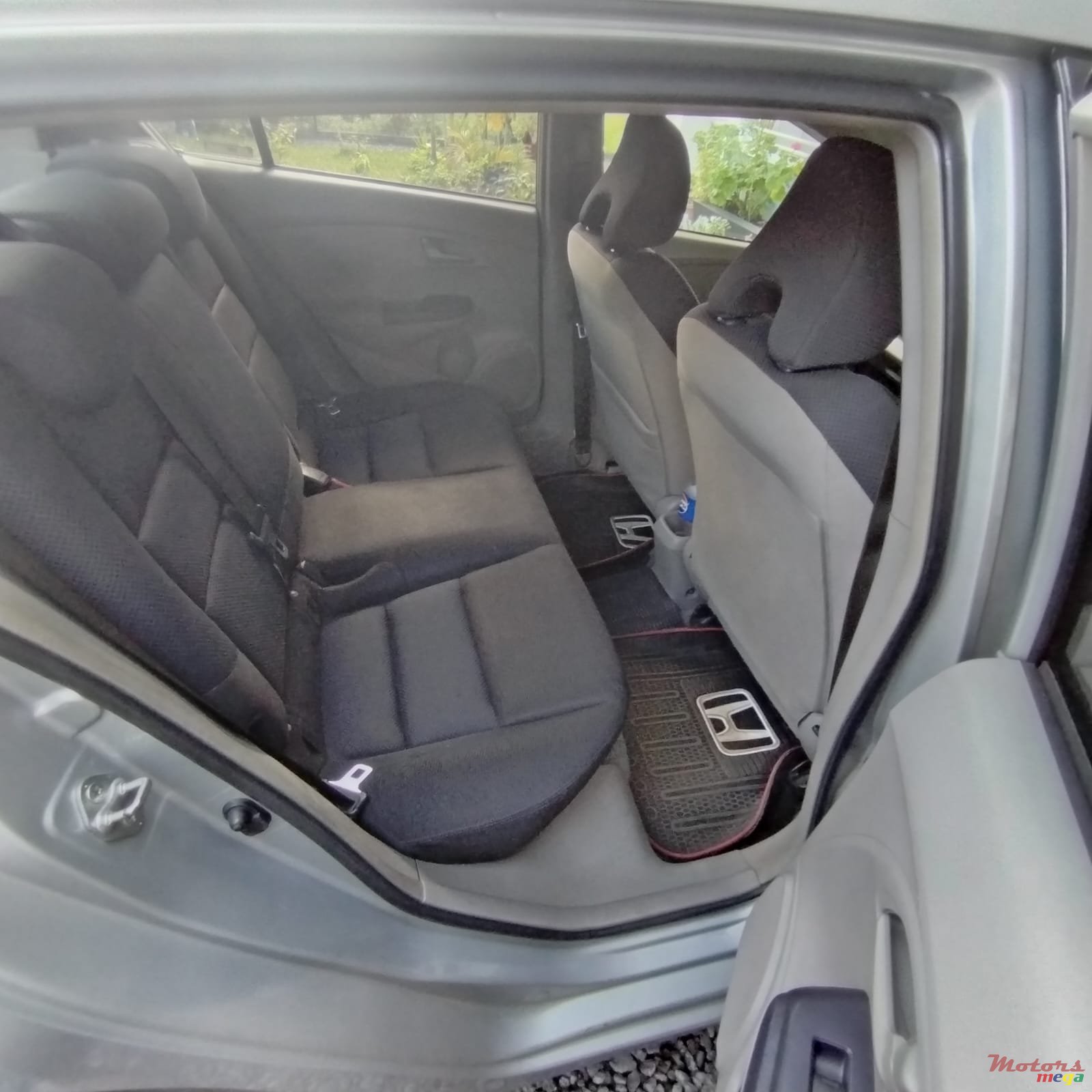 2010' Honda Insight photo #4