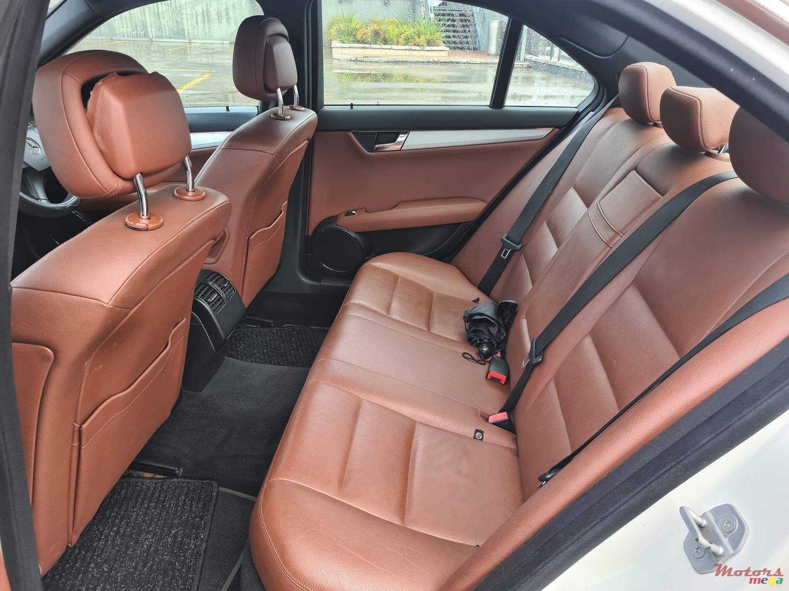 2010' Mercedes-Benz C200 photo #6