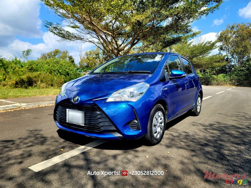 2017' Toyota Vitz photo #2