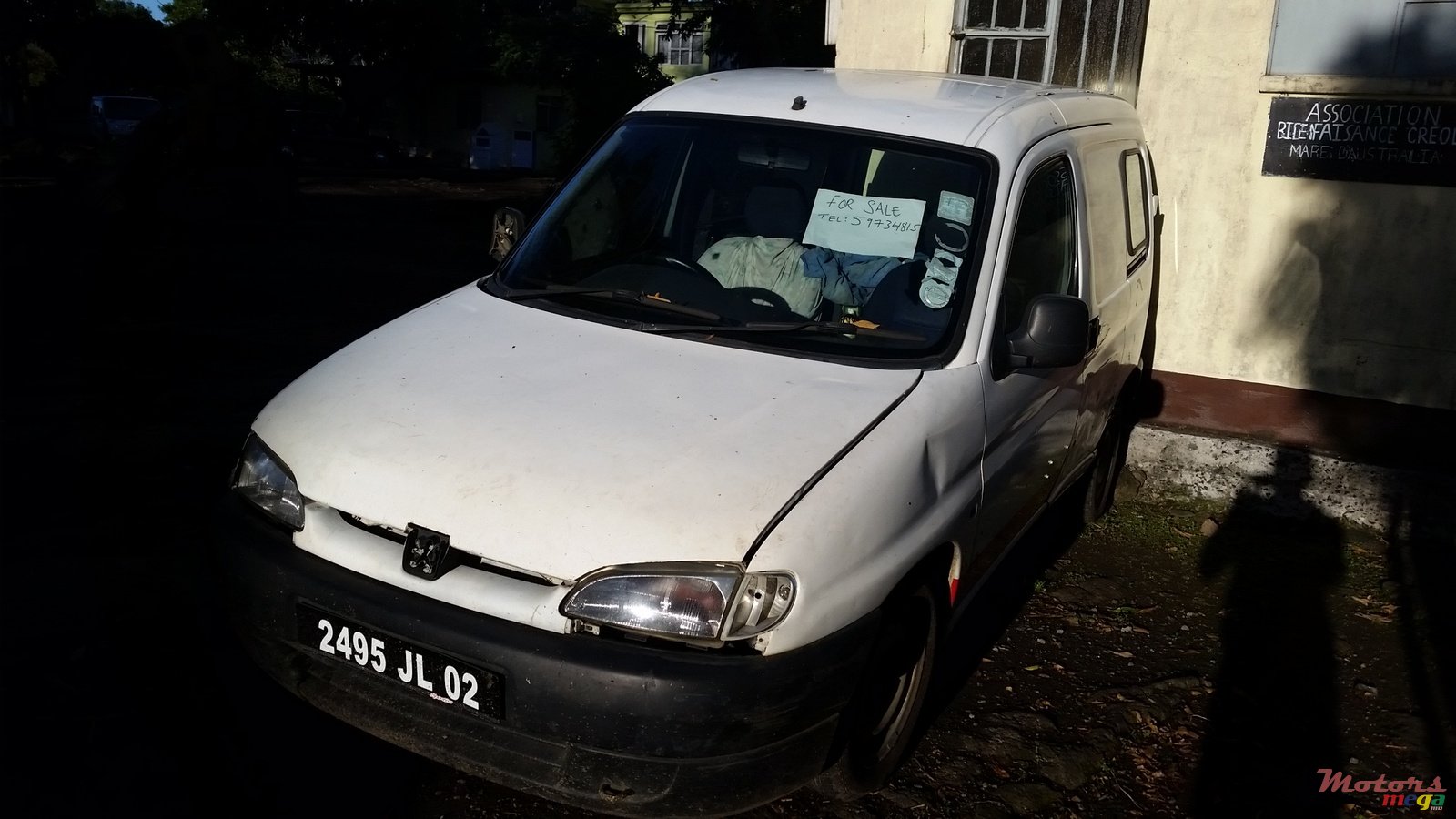 2002' Peugeot Partner photo #1