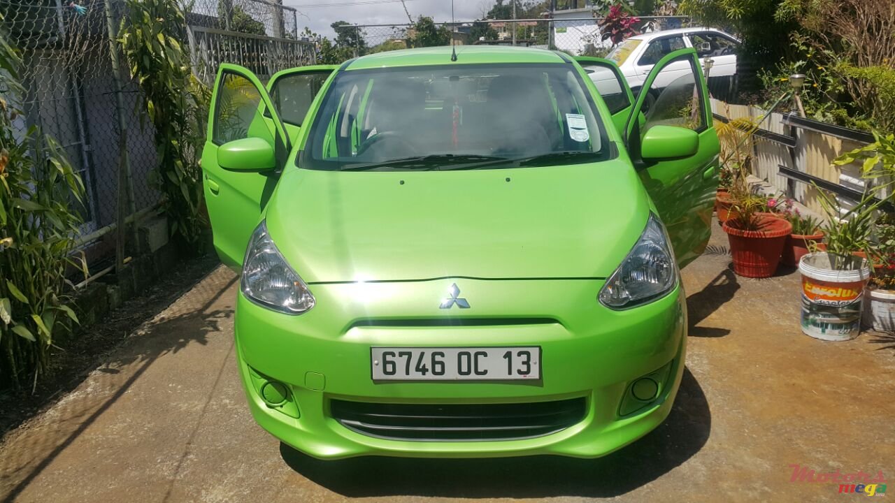 2013' Mitsubishi Mirage photo #4