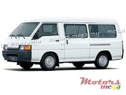 2002' Mitsubishi Space Wagon L 300 photo #1