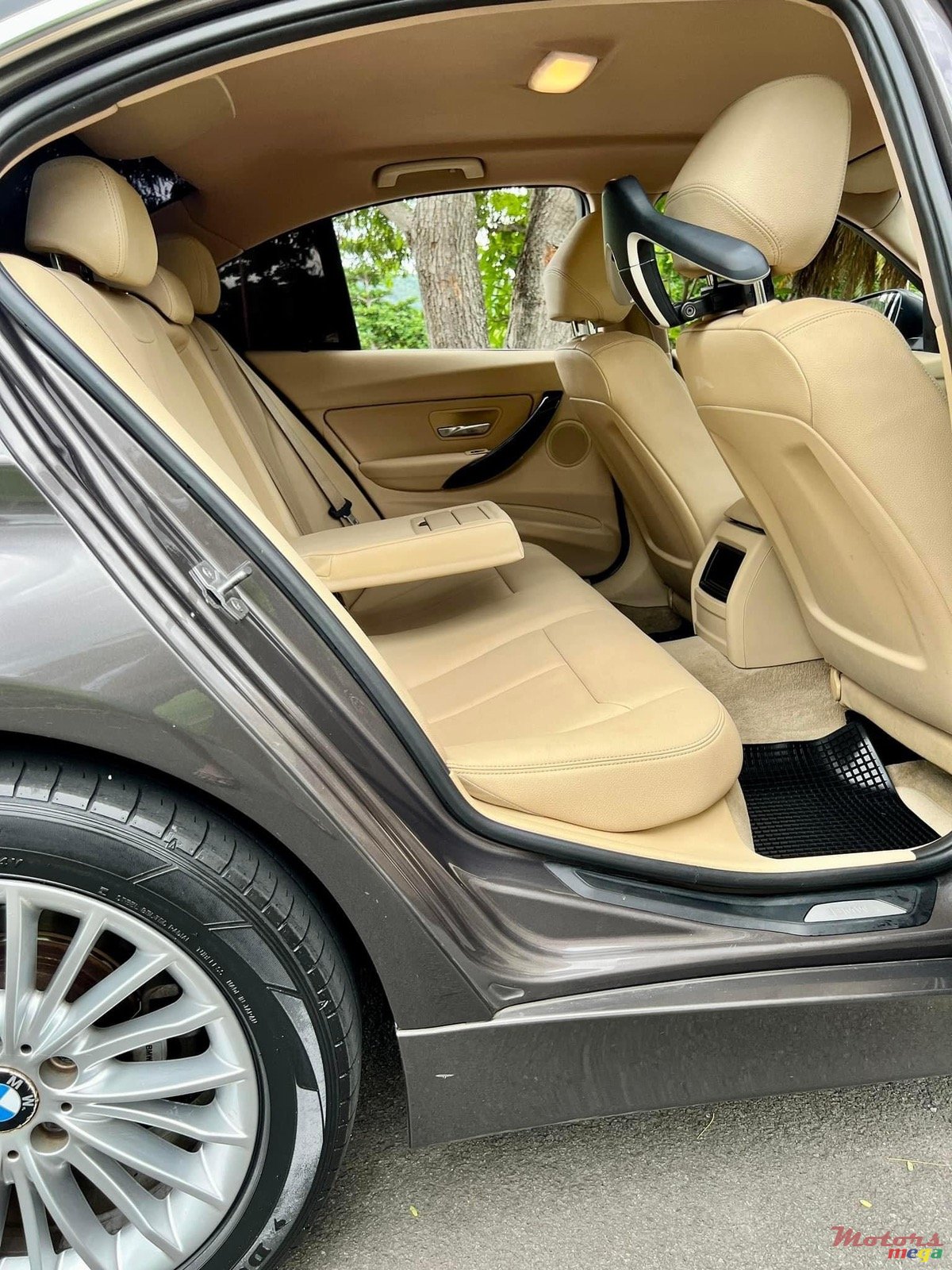 2014' BMW 316 photo #7