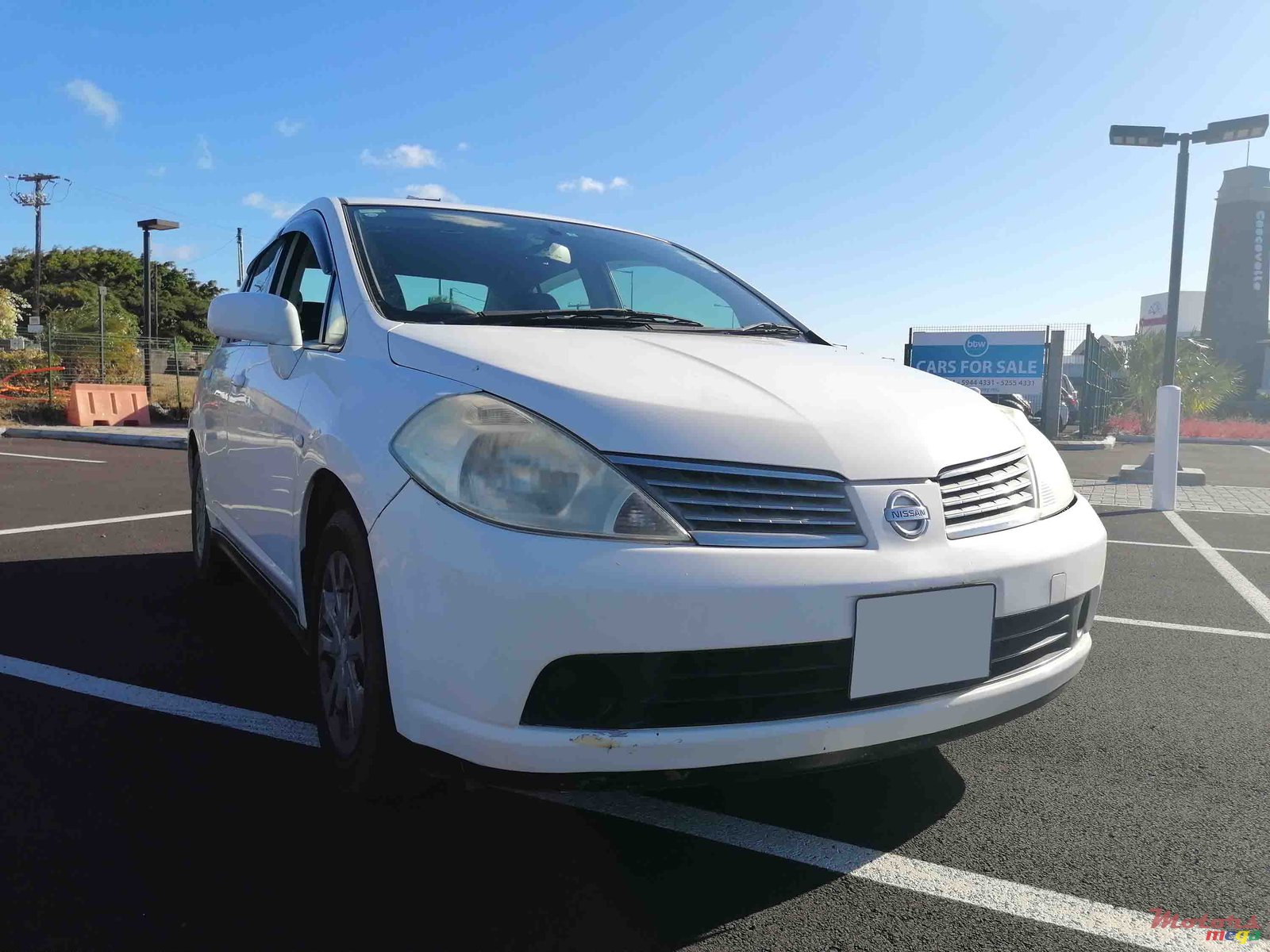 2007' Nissan Tiida photo #1