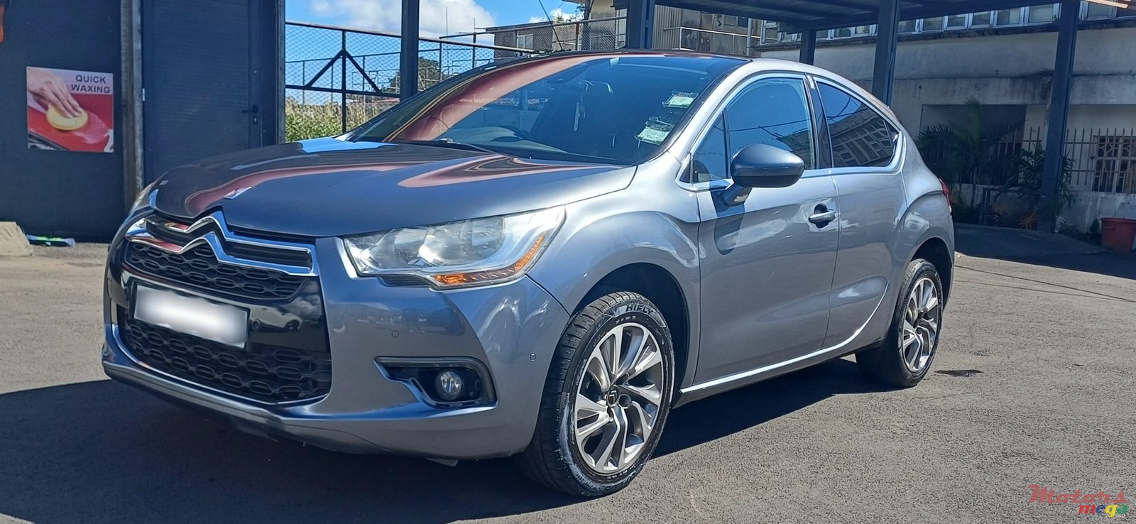 2011' Citroen DS4 photo #1