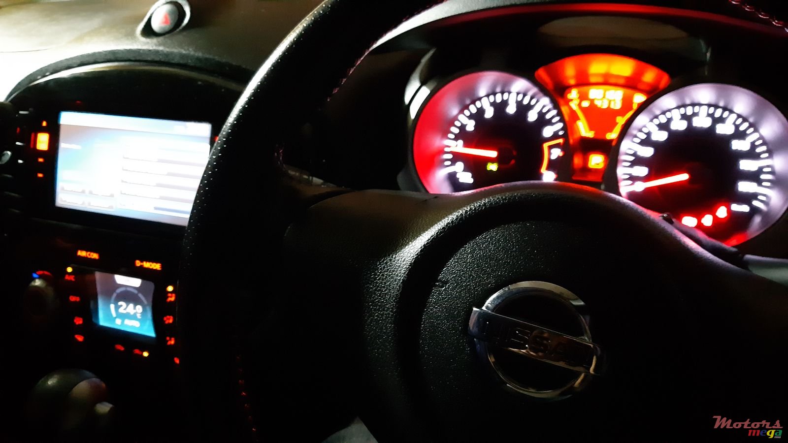 2012' Nissan Juke photo #3