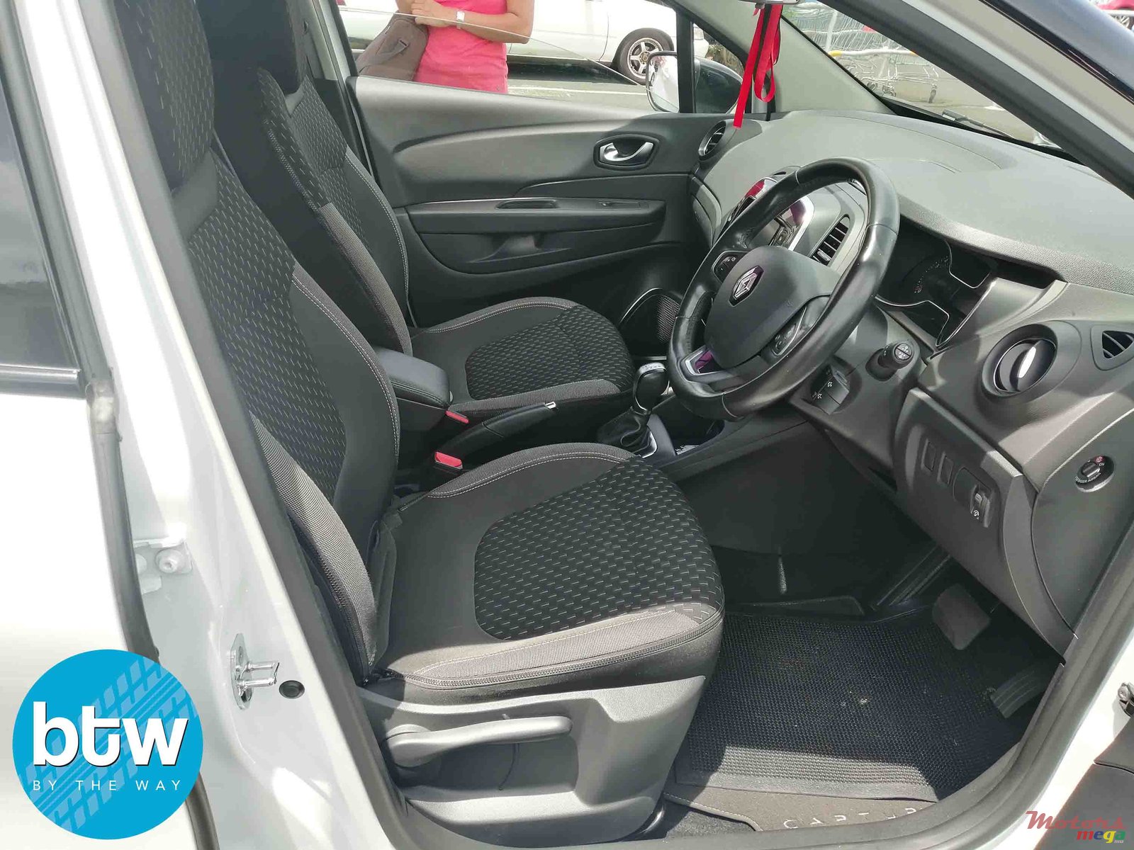 2017' Renault Captur 1.2 Turbo Automatic photo #4