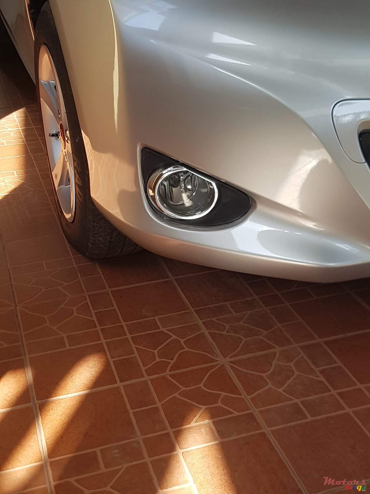 2011' Toyota Vitz photo #2