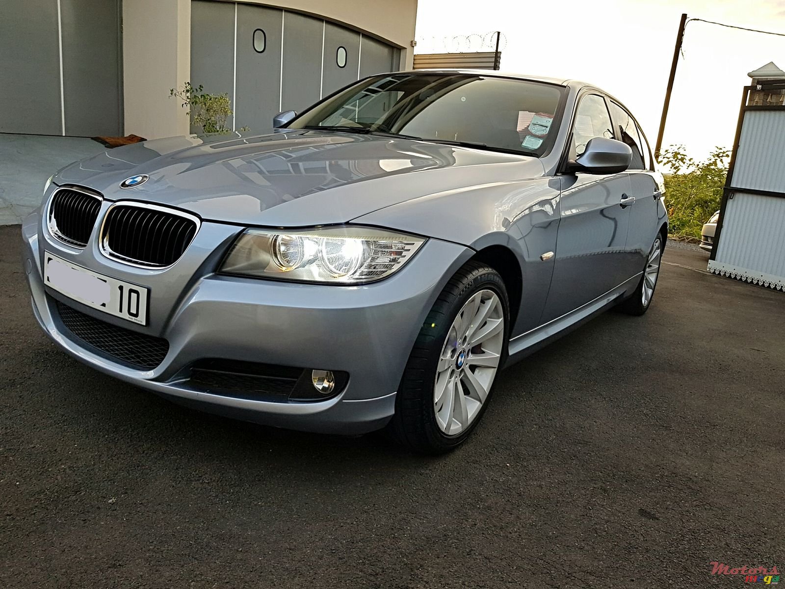 2010' BMW 320 Automatic photo #2