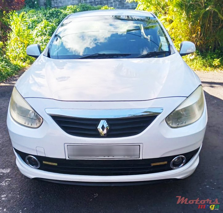 2012' Renault Fluence photo #1