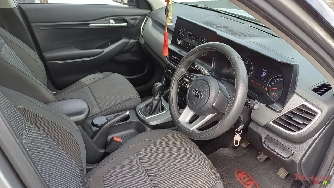 2020' Kia Seltos photo #5