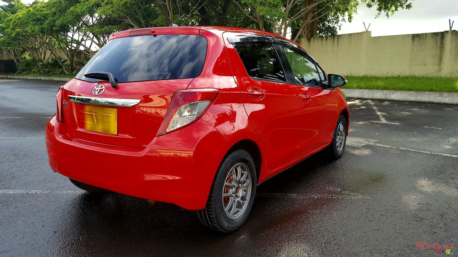 2011' Toyota Vitz photo #3