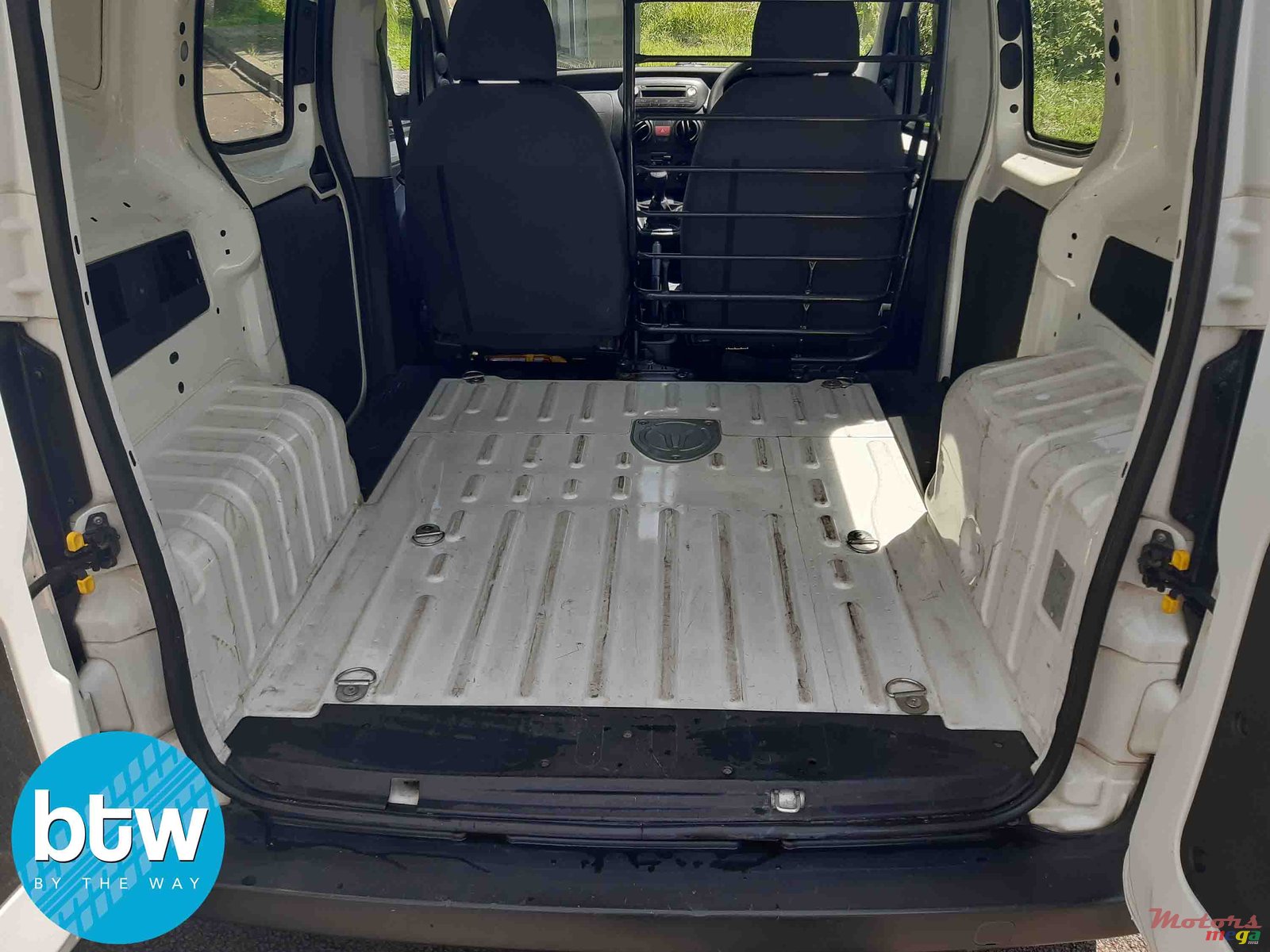 2012' Peugeot Bipper photo #3