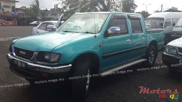 1998' Isuzu 4x4 photo #1