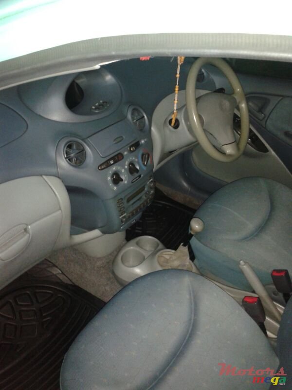 1999' Toyota Vitz None photo #2