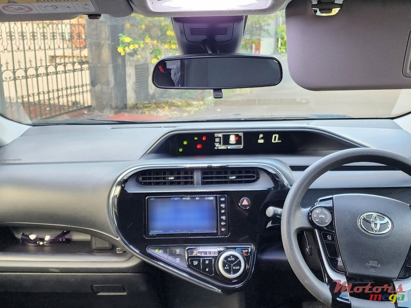 2020' Toyota Aqua photo #3