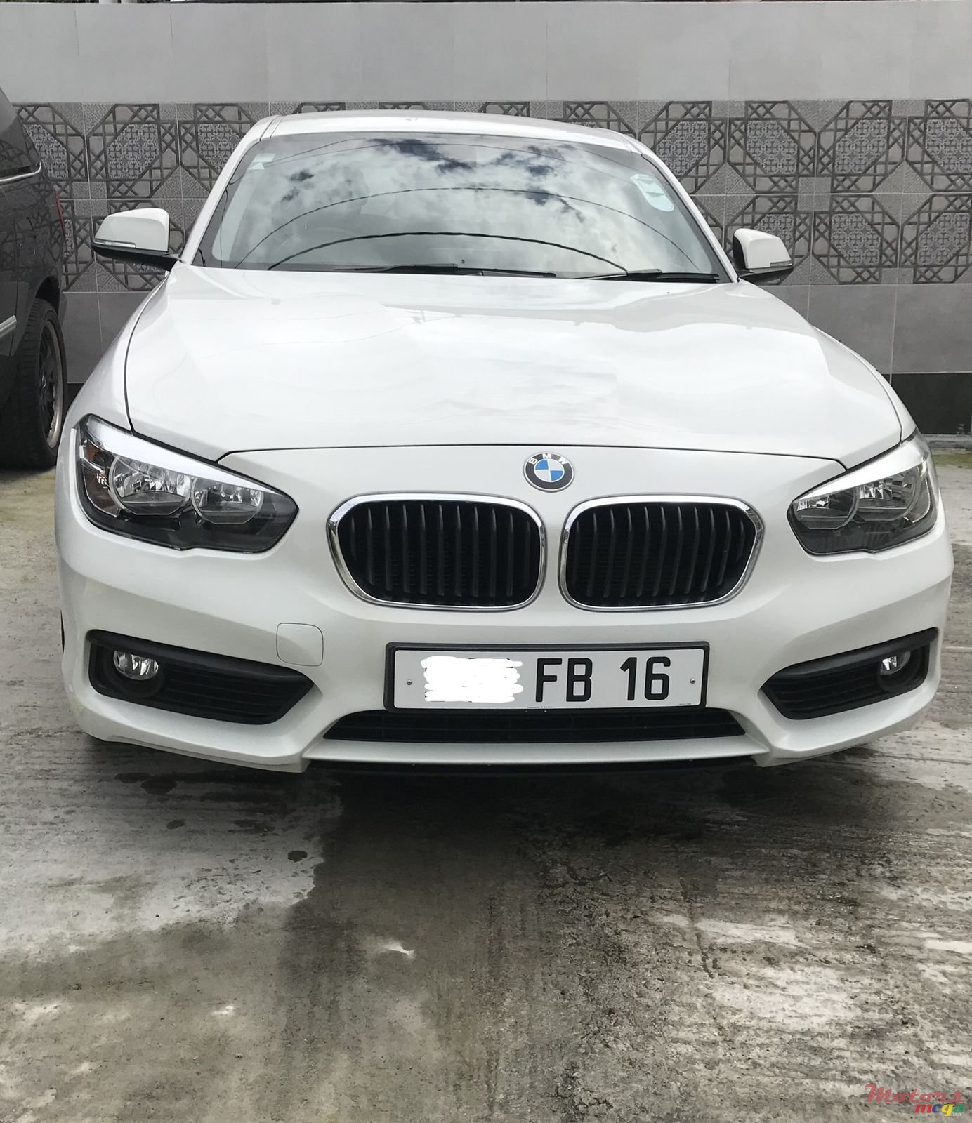 2016' BMW 1 Series 5 Door photo #1