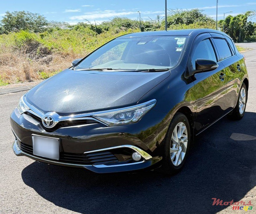 2017' Toyota Auris photo #2