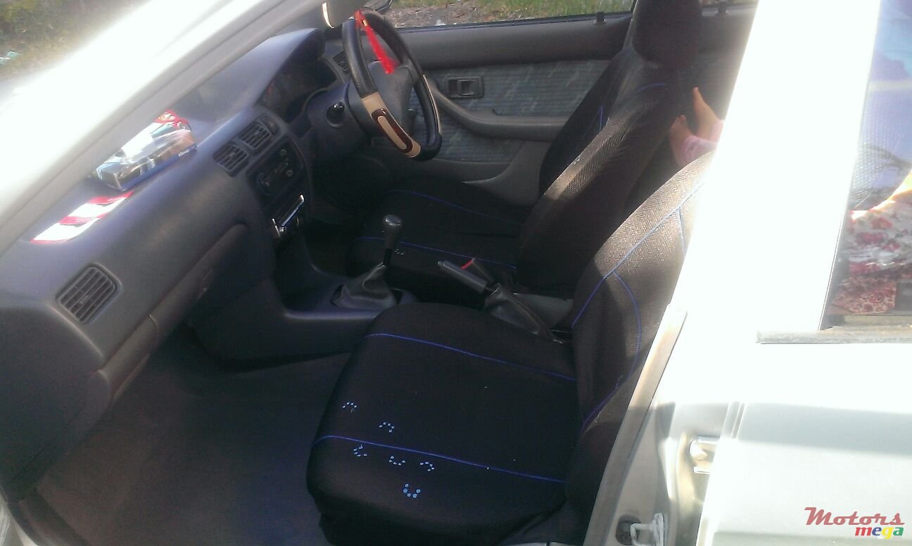 2000' Toyota photo #5