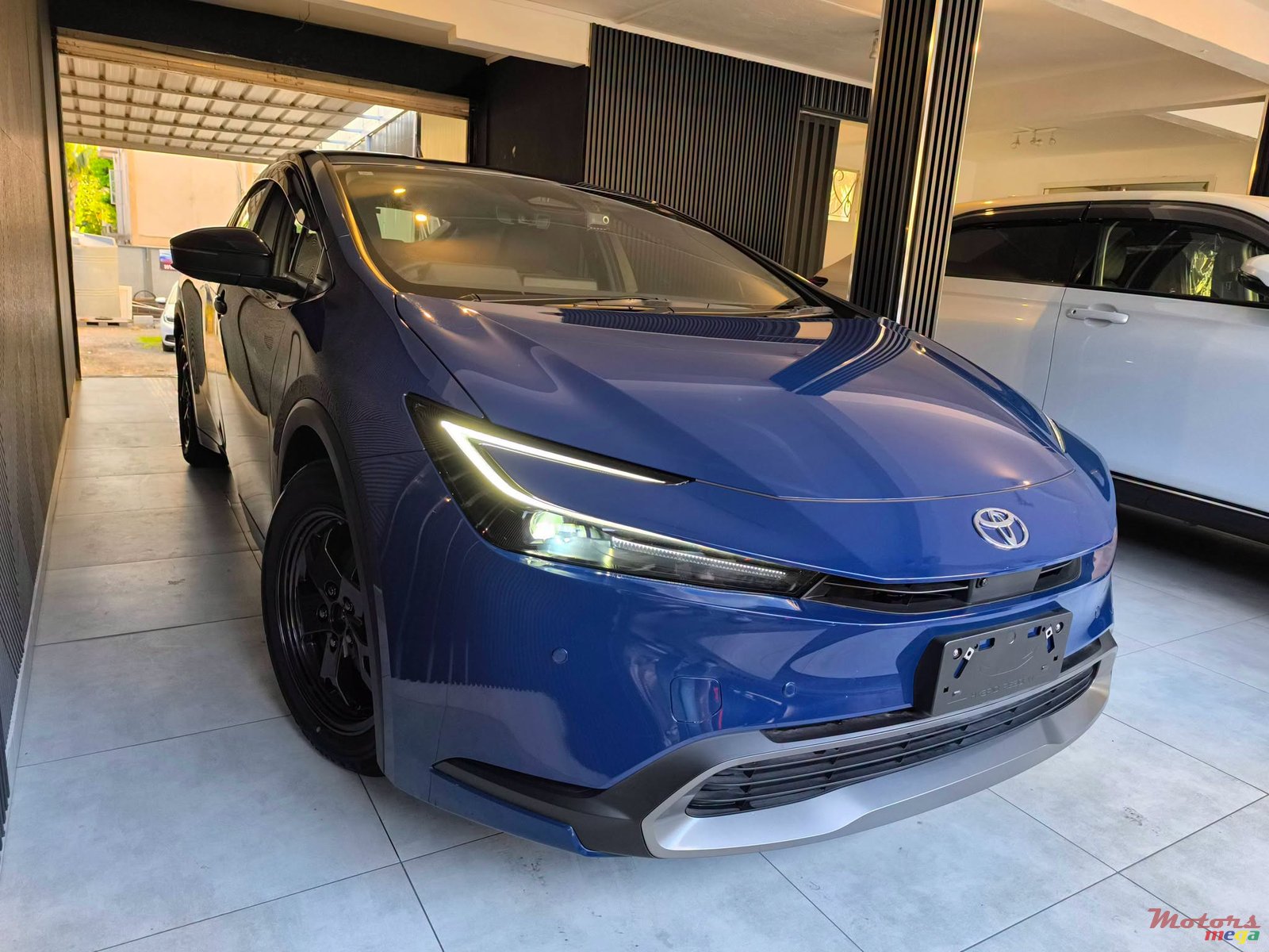 2023' Toyota Prius photo #3