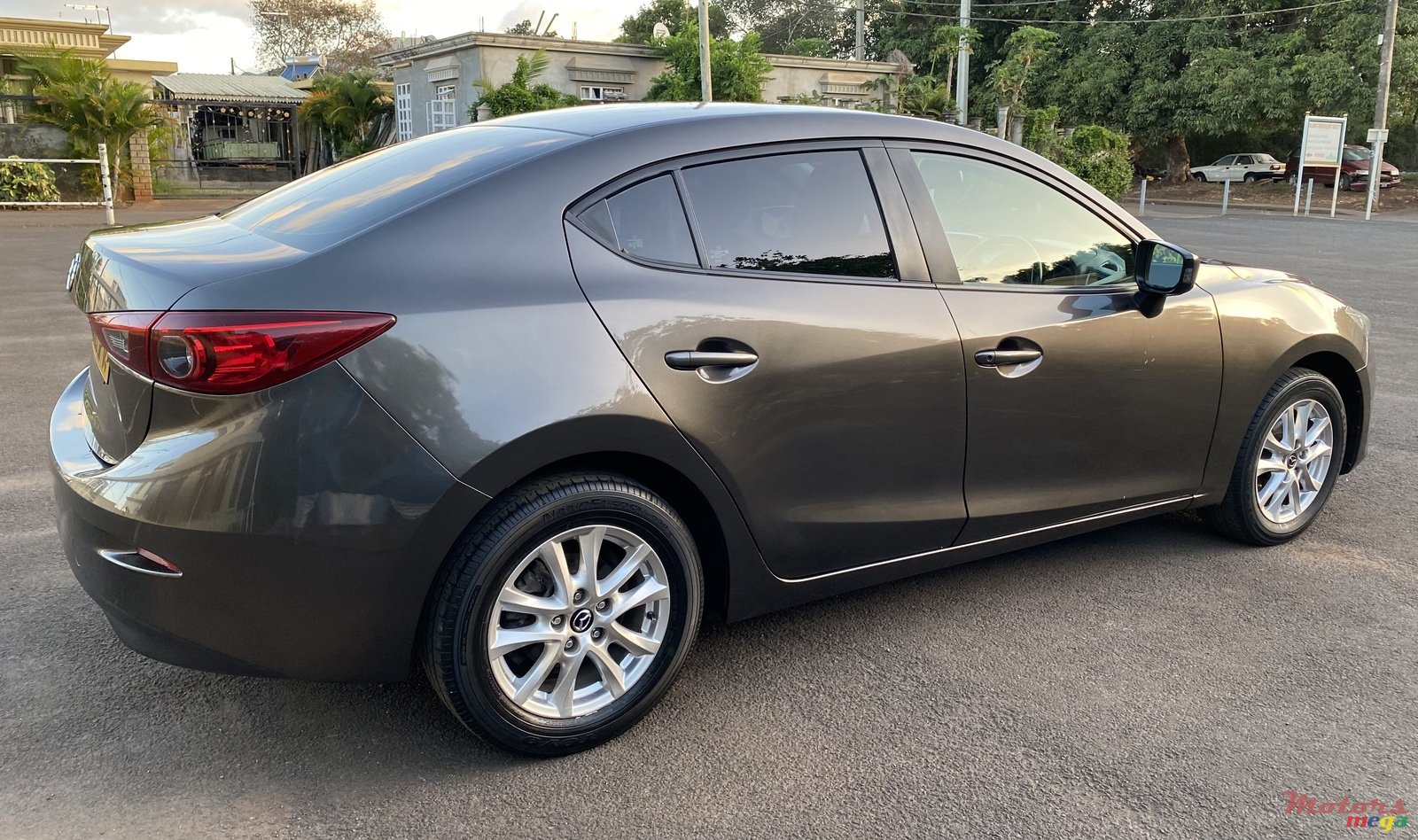 2014' Mazda 3 SKYACTIVE photo #4
