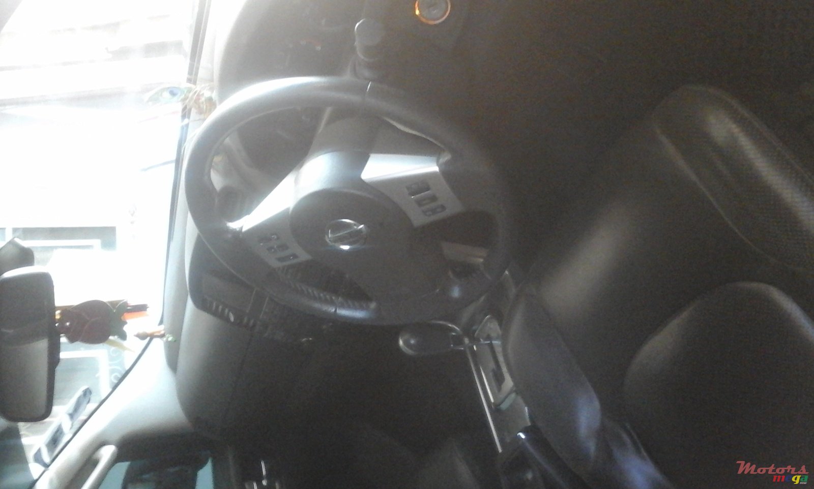 2011' Nissan photo #1