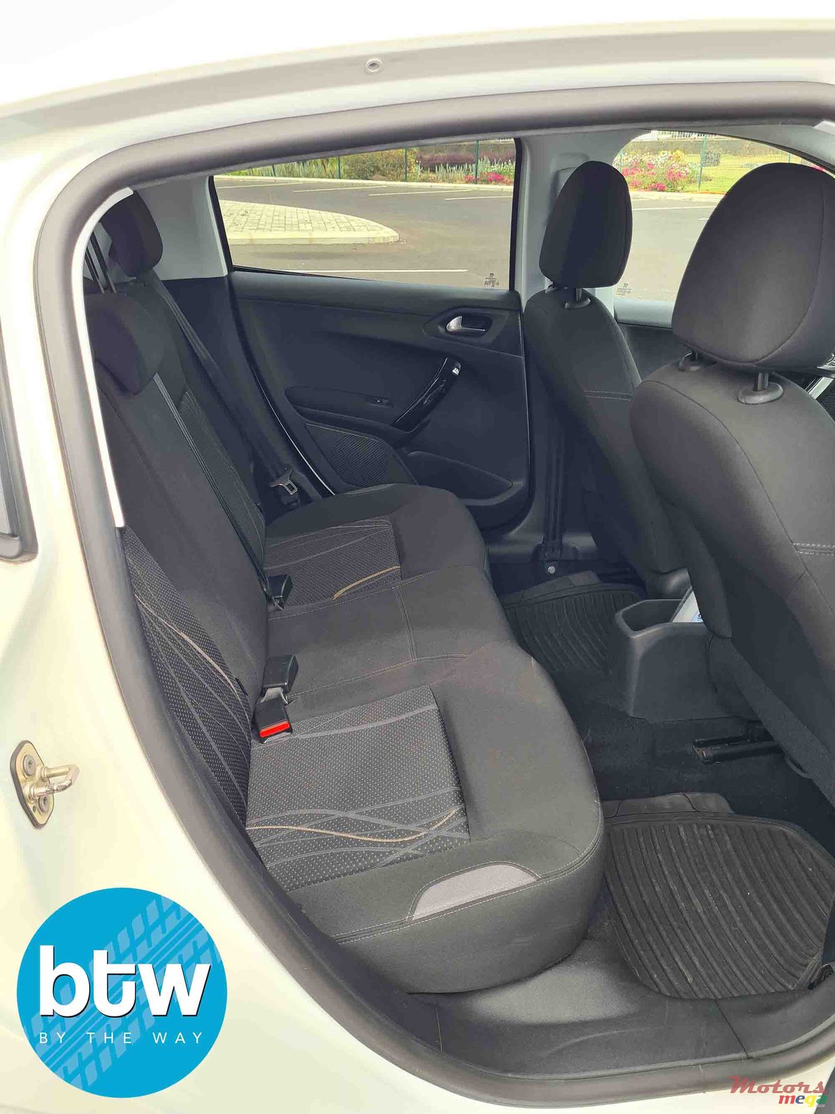 2012' Peugeot 208 photo #4