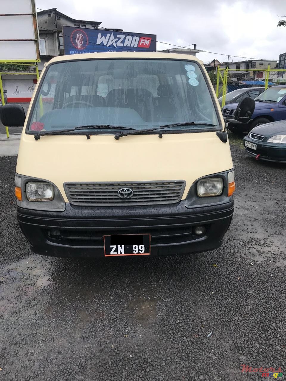 1999' Toyota Hiace photo #1