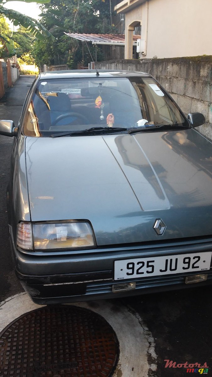 1992' Renault 19 photo #2